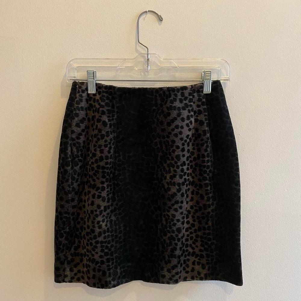 Vintage fuzzy texture cheetah mini skirt.